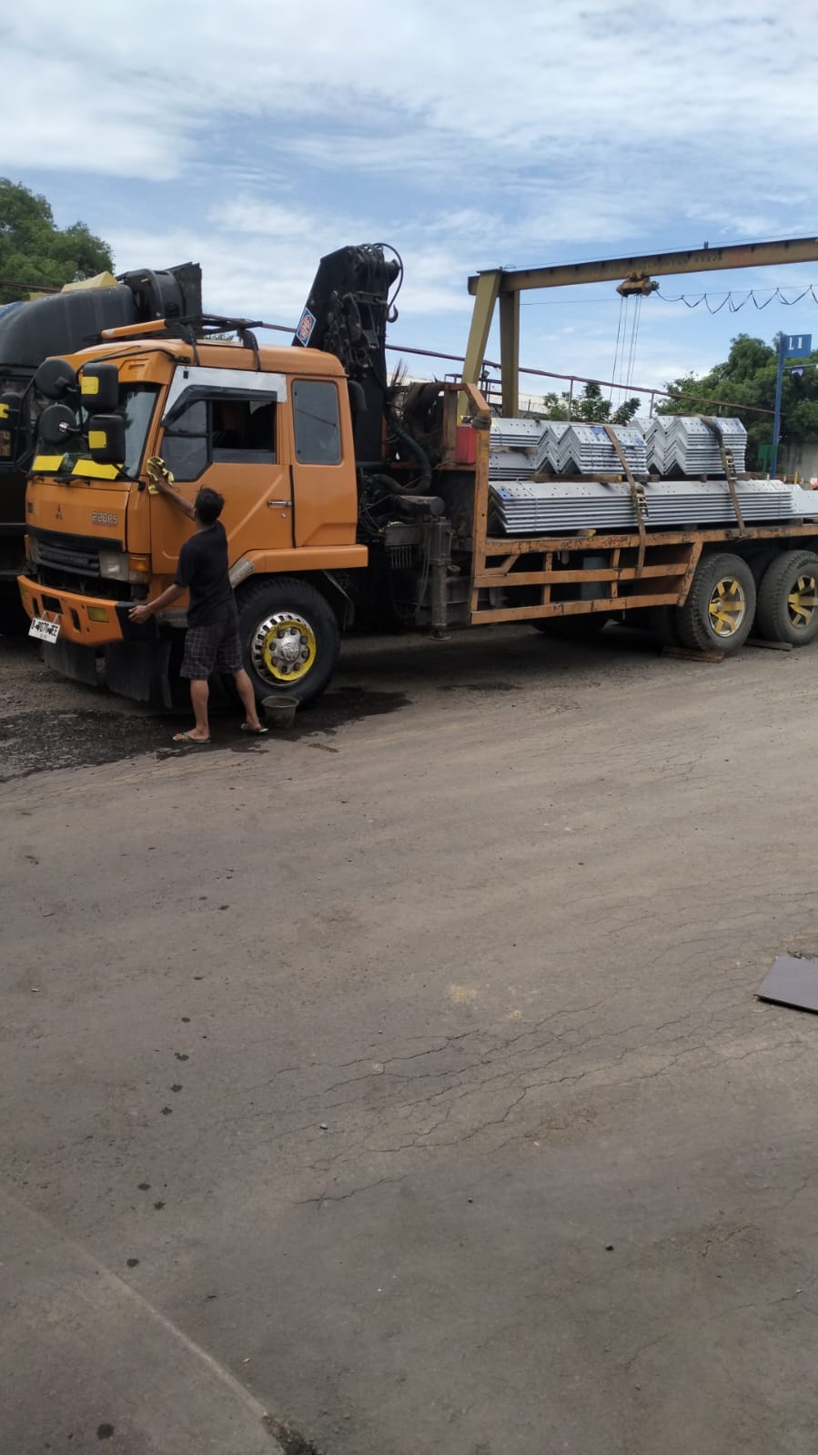 Kontak Mugi Jaya Abadi Crane untuk sewa