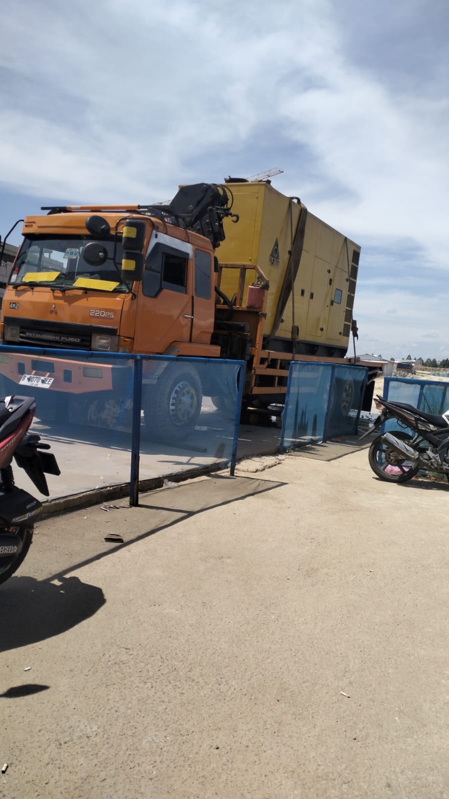 Mobil Crane 10 Ton Mugi Jaya Abadi
