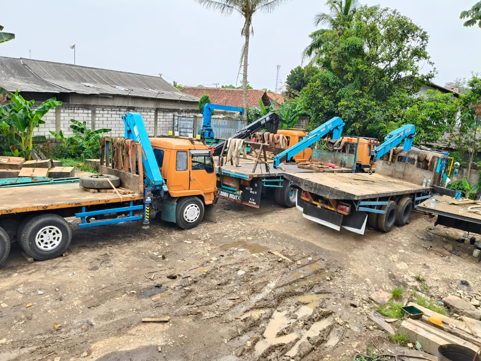 Mobil Crane 3 Ton Mugi Jaya Abadi